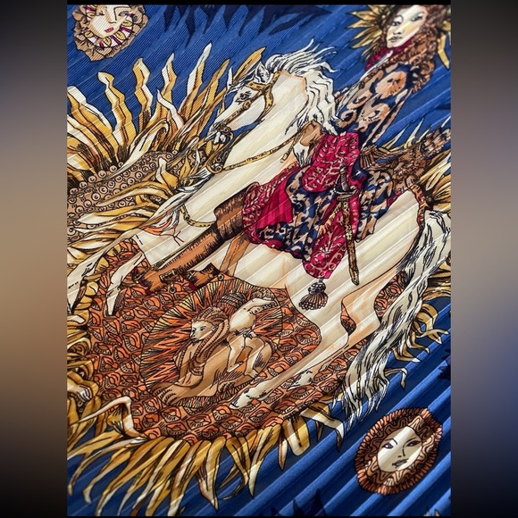 Authentic New HERMES Pleated Scarf - Picture 6 of 11